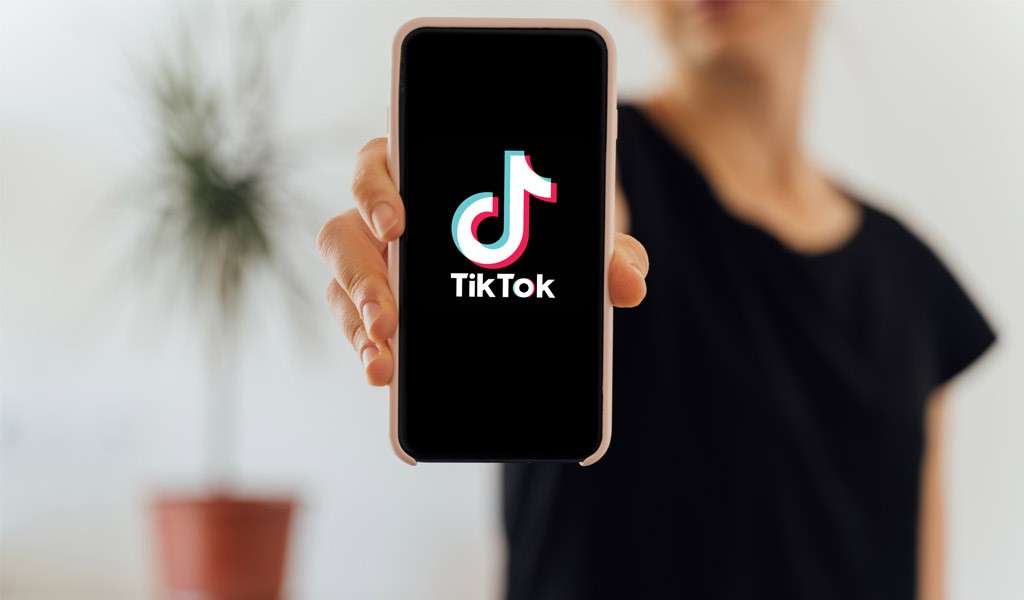 using hashtags on tiktok